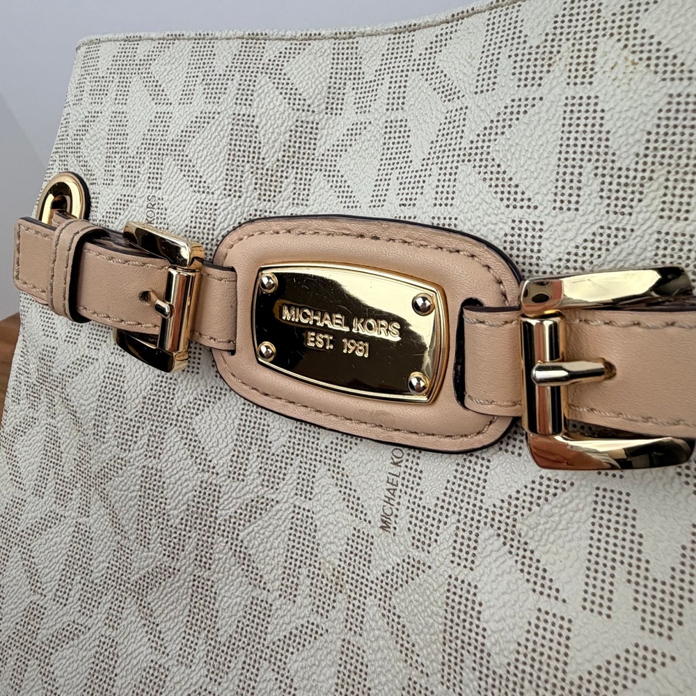 Michael Kors Bedford Crossbody Bag Vanilla Logo Signature Gold Hardware Buckle - Picture 2 of 11